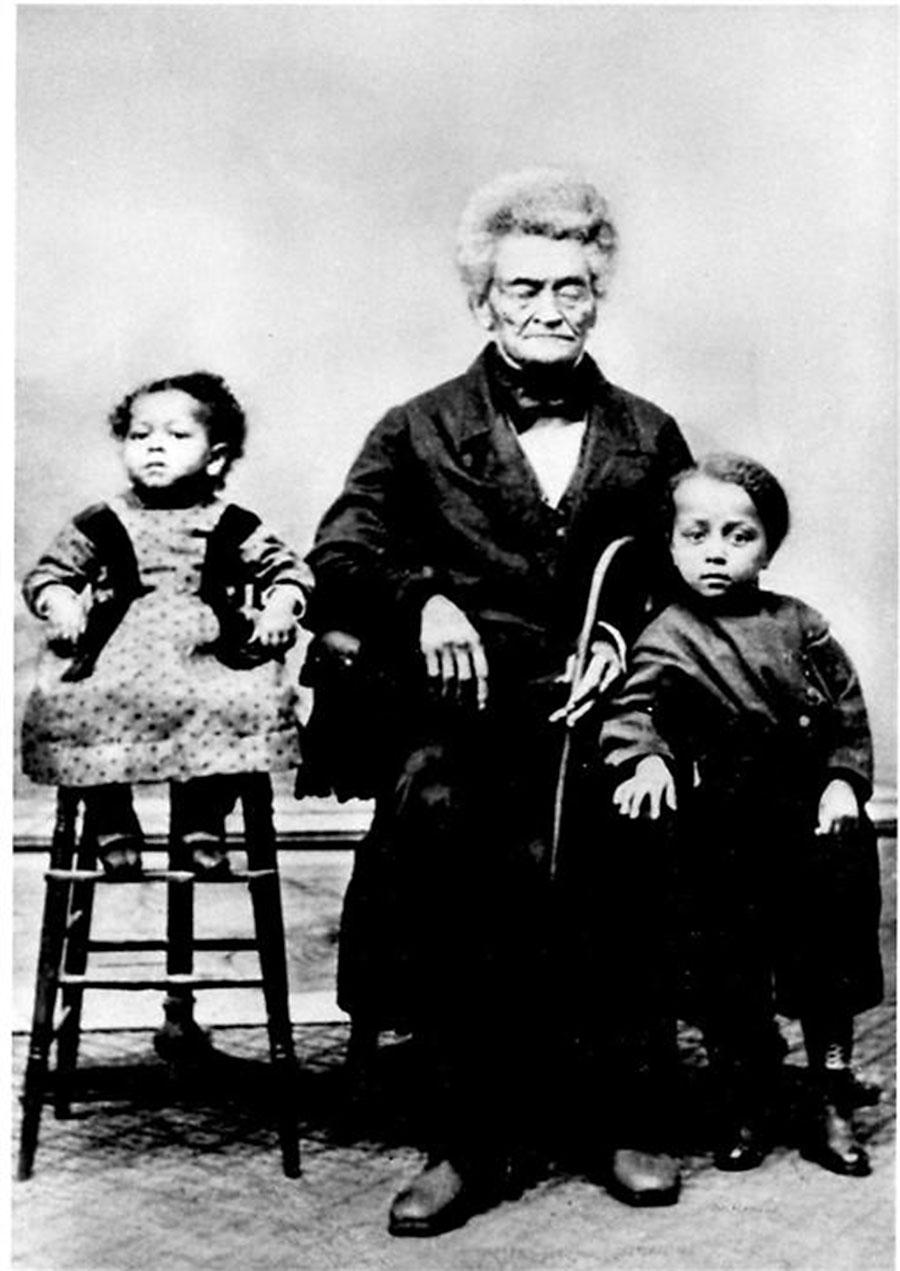 Hamilton Waters (Center) with grandson Harry T. Burleigh (l) and brother Reginald (r)